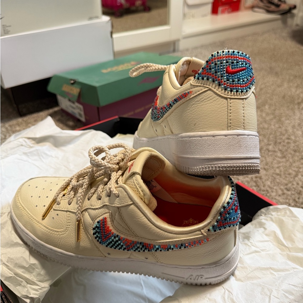 Nike Kids Cream Low-Top Sneakers with Multicolor Beaded Swoosh